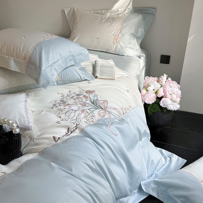 91家纺网 家纺一手货源 找家纺 优悦生活馆 2025新款全棉新疆长绒棉四件套-鸢尾花畔 控价 鸢尾花畔-浅云蓝