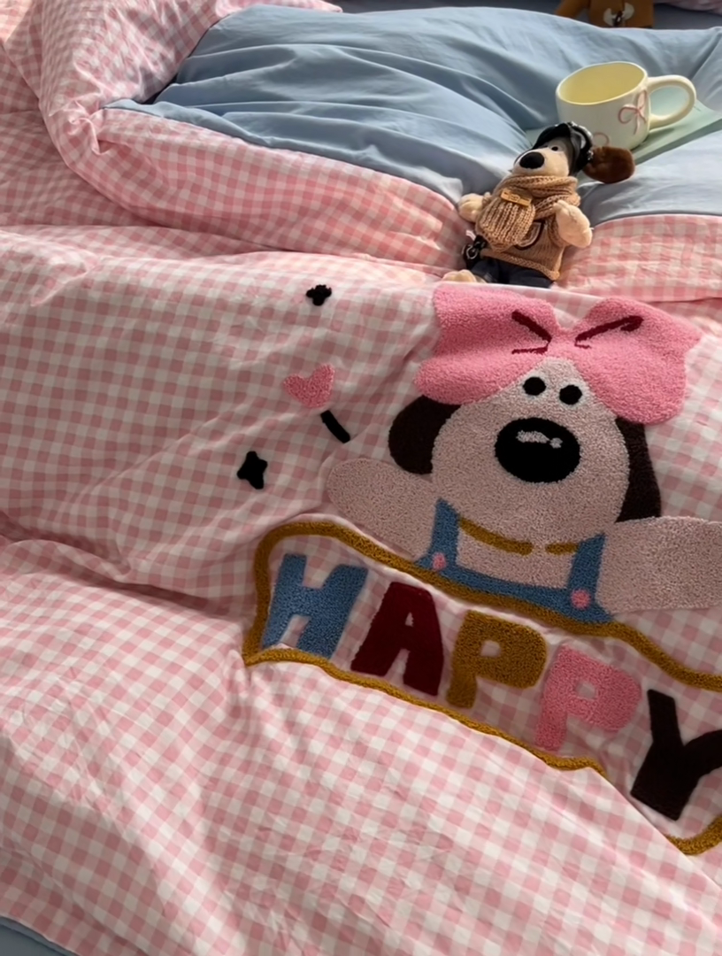 91家纺网 家纺一手货源 找家纺 （总）子钦2025新款云朵棉印加绣卡通毛巾绣四件套-飞行狗系列