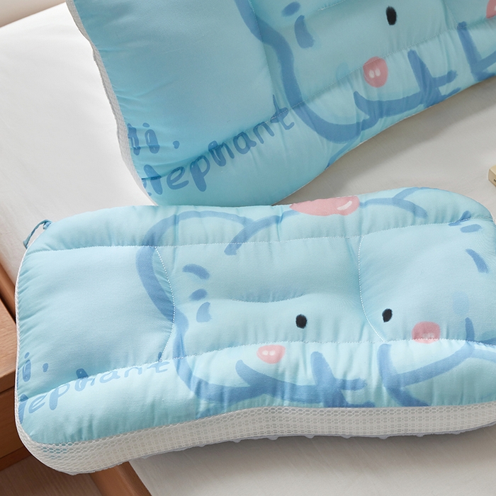 91家纺网 家纺一手货源 找家纺 2025新款A类大版卡通手绘AB版儿童豆豆枕枕芯系列 苹果象40*60cm/只