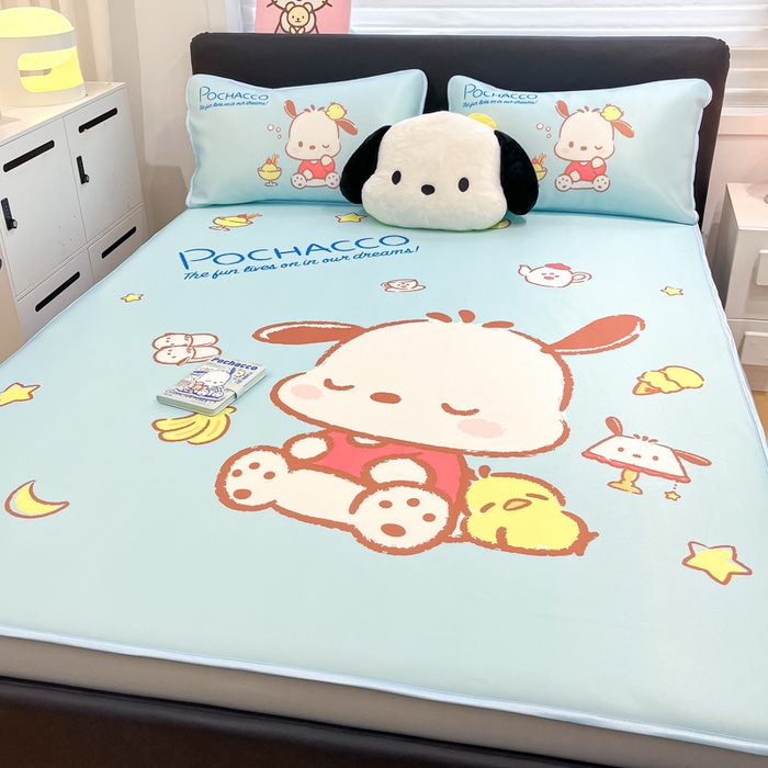 91家纺网 家纺一手货源 找家纺 暮思家居 2025新款正版授权A类大版数码印花三丽鸥可机洗1200D冰丝凉席可组合针织棉夏被四件套床笠款 床笠款-呆萌帕恰狗