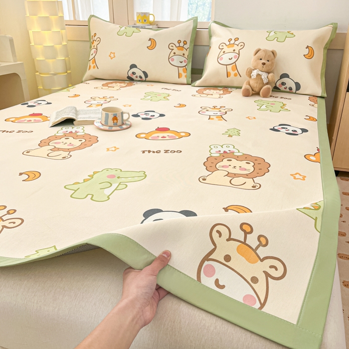 91家纺网 家纺一手货源 找家纺 绒艺席业 2025新款600D冰丝印花数码印花冰藤席卡通小清新系列 动物派对