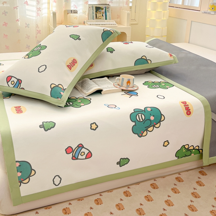 91家纺网 家纺一手货源 找家纺 绒艺席业 2025新款600D冰丝印花数码印花冰藤席卡通小清新系列 恐龙乐园