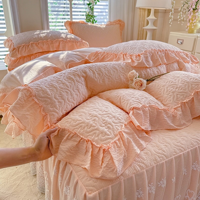 91家纺网 家纺一手货源 找家纺 花香四季家纺 2025新款夹棉绗缝床裙单件三件套法式四件套套件蕾丝公主风 玉色