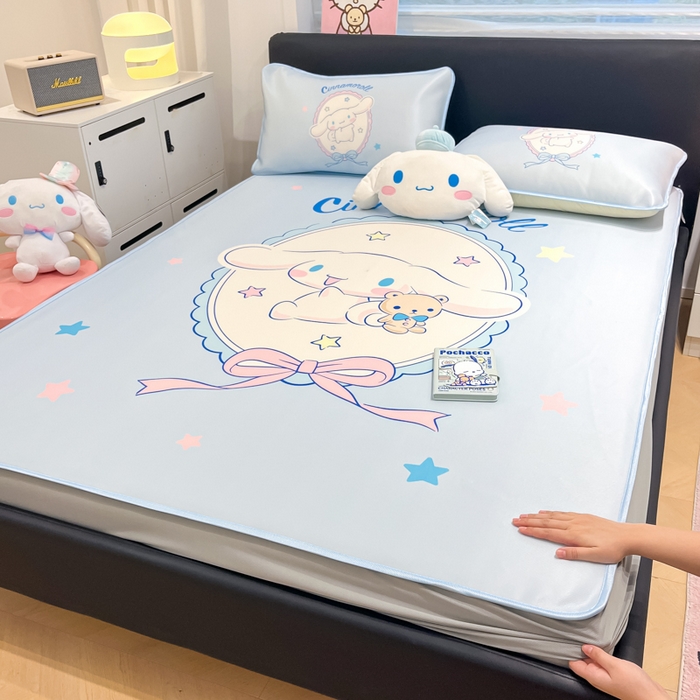 91家纺网 家纺一手货源 找家纺 暮思家居 2025新款正版授权A类大版数码印花三丽鸥可机洗1200D冰丝凉席可组合针织棉夏被四件套床笠款 床笠款-幸福大耳狗