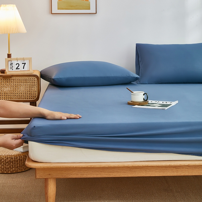 91家纺网 家纺一手货源 找家纺 艾橙家纺 2025新款正宗133x72喷气织造全棉纯棉纯色床笠三件套 牛仔蓝