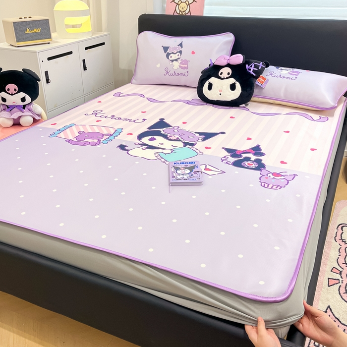 91家纺网 家纺一手货源 找家纺 暮思家居 2025新款正版授权A类大版数码印花三丽鸥可机洗1200D冰丝凉席可组合针织棉夏被四件套床笠款 床笠款-甜蜜库洛米