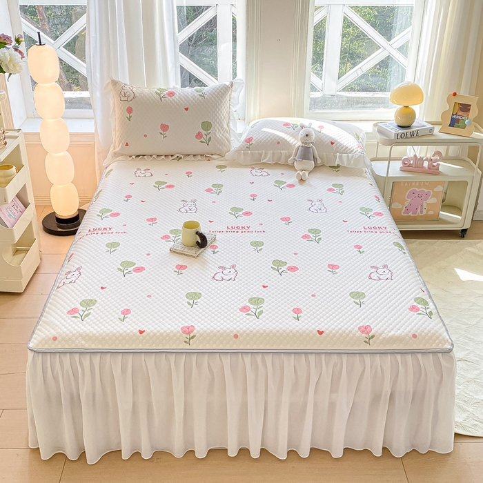 91家纺网 家纺一手货源 找家纺 康纳利2025新款A类冰豆豆床裙款凉席夏被四件套凉感丝空调被送买家秀 花间兔