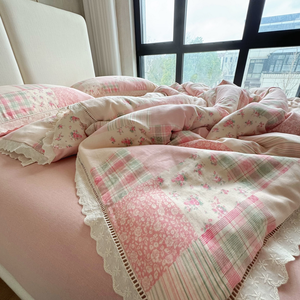 91家纺网 家纺一手货源 找家纺 8+8 （花型持续更新中）2025新款全棉双层纱镂空花边/皱皱花边四件套 田野少女