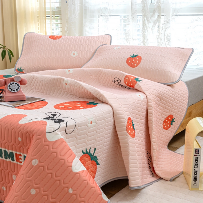 91家纺网 家纺一手货源 找家纺 默忆 2025新款凉感丝印花乳胶凉席 盛夏草莓