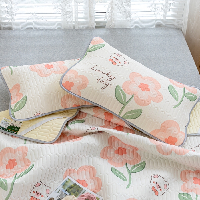 91家纺网 家纺一手货源 找家纺 默忆 2025新款凉感丝印花乳胶凉席 花田雨梦