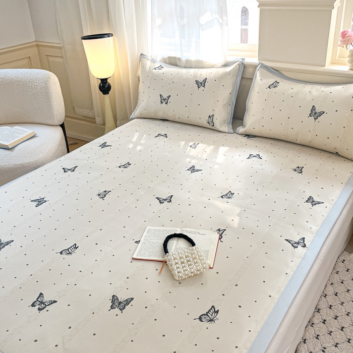 91家纺网 家纺一手货源 找家纺 绒艺席业 2025新款600D冰丝印花数码印花冰藤席赫本风系列 翩翩蝴蝶