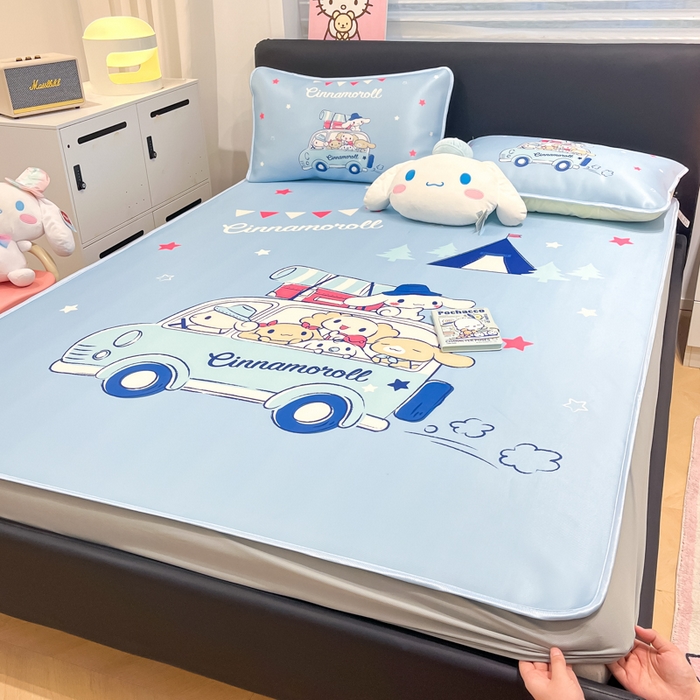 91家纺网 家纺一手货源 找家纺 暮思家居 2025新款正版授权A类大版数码印花三丽鸥可机洗1200D冰丝凉席可组合针织棉夏被四件套床笠款 床笠款-伙伴玉桂狗