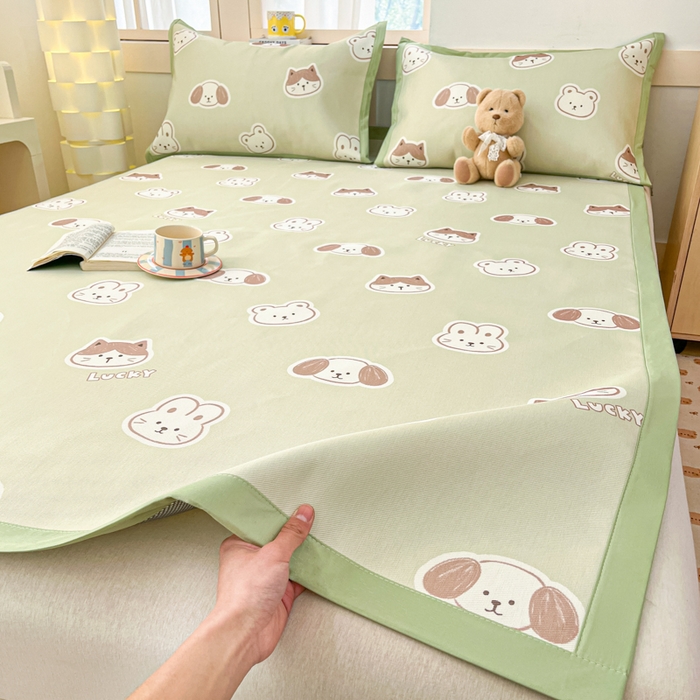 91家纺网 家纺一手货源 找家纺 绒艺席业 2025新款600D冰丝印花数码印花冰藤席卡通小清新系列 可爱三小只