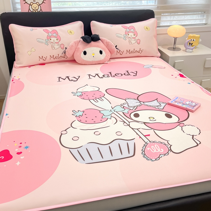 91家纺网 家纺一手货源 找家纺 暮思家居 2025新款正版授权A类大版数码印花三丽鸥可机洗1200D冰丝凉席可组合针织棉夏被四件套床笠款 床笠款-蛋糕美乐蒂