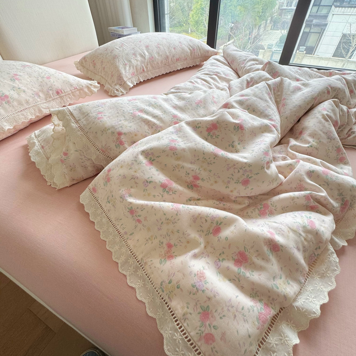 91家纺网 家纺一手货源 找家纺 8+8 （花型持续更新中）2025新款全棉双层纱镂空花边/皱皱花边四件套 蔷薇