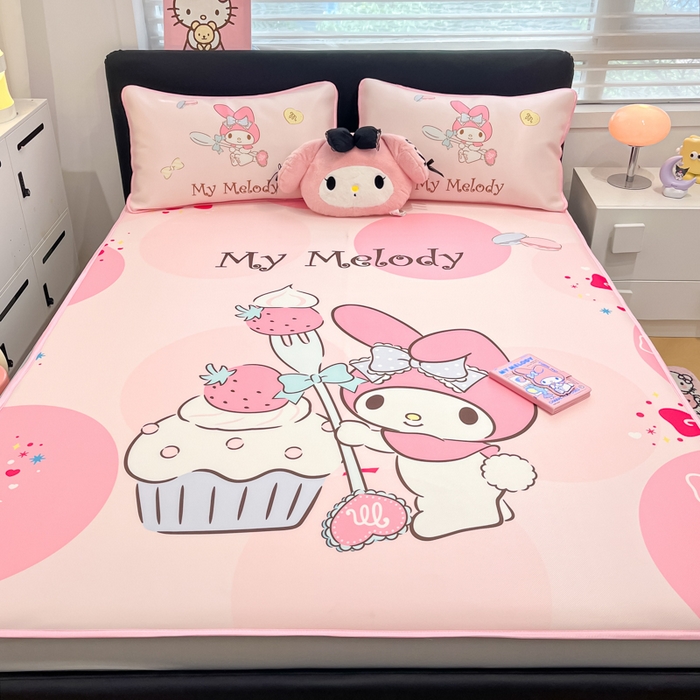 91家纺网 家纺一手货源 找家纺 暮思家居 2025新款正版授权A类大版数码印花三丽鸥可机洗1200D冰丝凉席可组合针织棉夏被四件套床笠款 床笠款-蛋糕美乐蒂