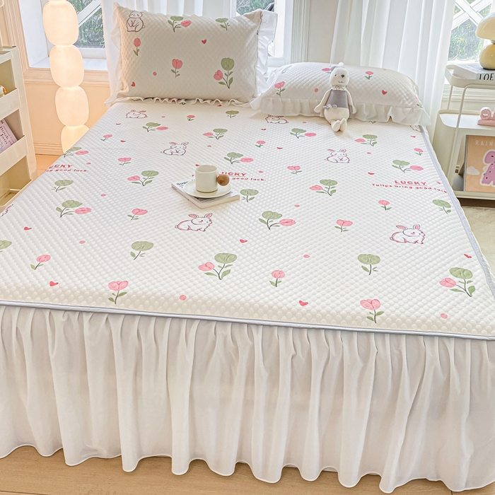 91家纺网 家纺一手货源 找家纺 康纳利2025新款A类冰豆豆床裙款凉席夏被四件套凉感丝空调被送买家秀 花间兔