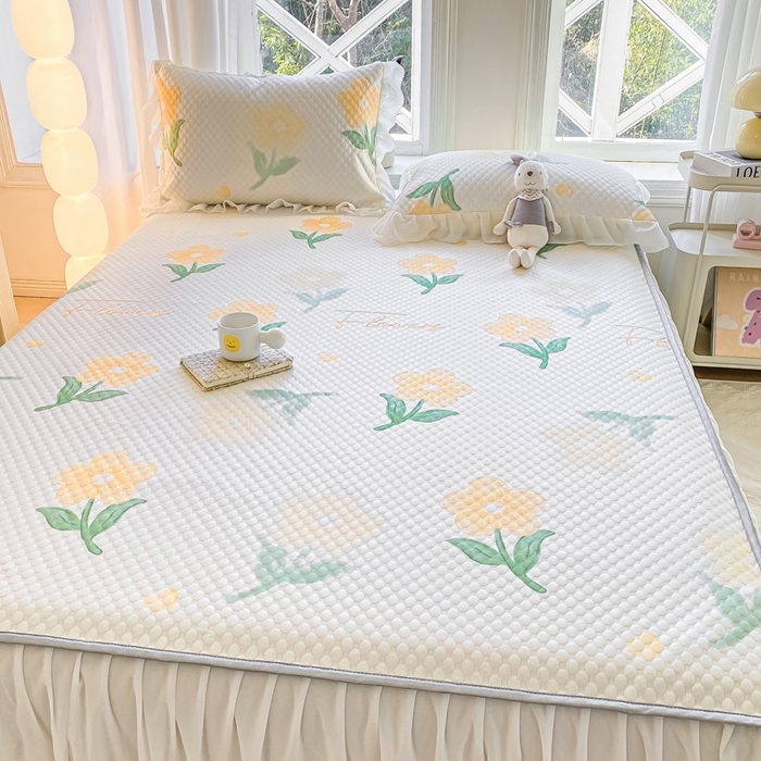 91家纺网 家纺一手货源 找家纺 康纳利2025新款A类冰豆豆床裙款凉席夏被四件套凉感丝空调被送买家秀 春之韵