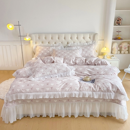 91家纺网 家纺一手货源 找家纺 宜凡家纺2025新款雪纺花边印花夹棉床盖三件套 蒂雅 淡紫