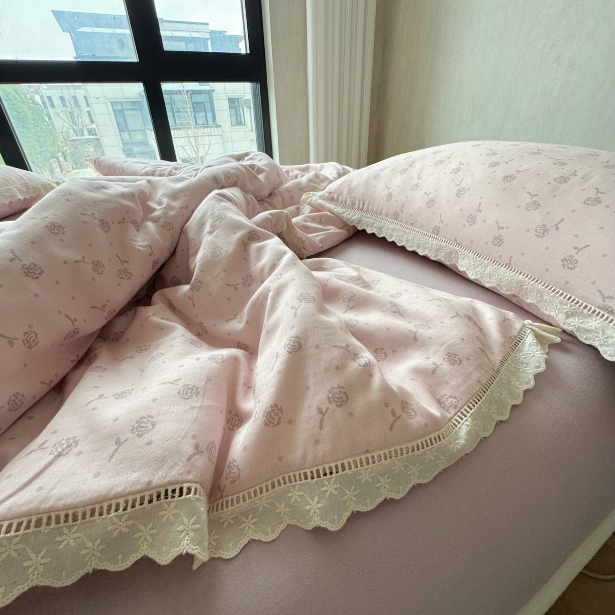 91家纺网 家纺一手货源 找家纺 8+8 （花型持续更新中）2025新款全棉双层纱镂空花边/皱皱花边四件套 芳华
