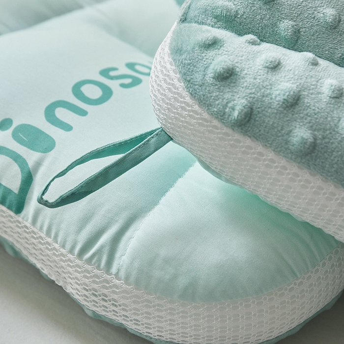 91家纺网 家纺一手货源 找家纺 2025新款A类大版卡通手绘AB版儿童豆豆枕枕芯系列 呆呆龙40*60cm/只