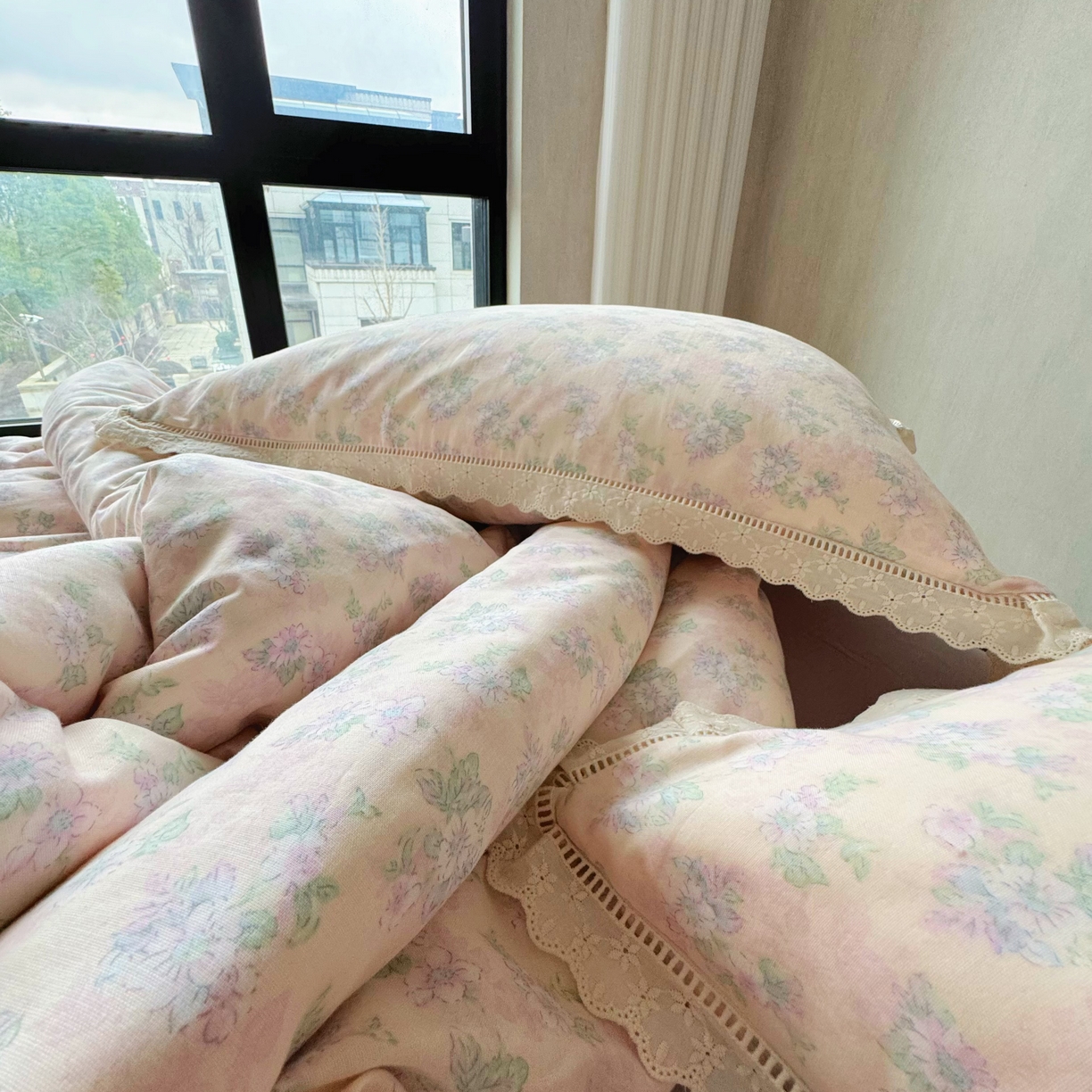 91家纺网 家纺一手货源 找家纺 8+8 （花型持续更新中）2025新款全棉双层纱镂空花边/皱皱花边四件套  妮卡