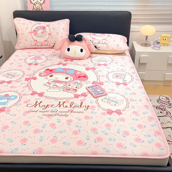 91家纺网 家纺一手货源 找家纺 暮思家居 2025新款正版授权A类大版数码印花三丽鸥可机洗1200D冰丝凉席可组合针织棉夏被四件套床笠款 床笠款-花园美乐蒂