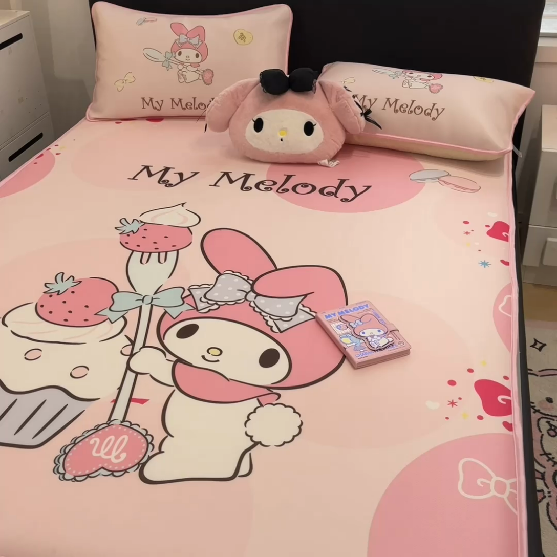 91家纺网 家纺一手货源 找家纺 暮思家居 2025新款正版授权A类大版数码印花三丽鸥可机洗1200D冰丝凉席可组合针织棉夏被四件套床笠款 床笠款-蛋糕美乐蒂