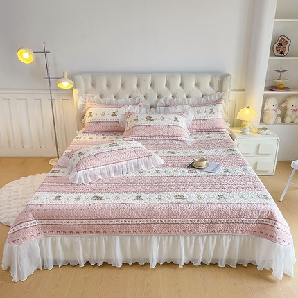91家纺网 家纺一手货源 找家纺 宜凡家纺2025新款雪纺花边印花夹棉床盖三件套 萌趣