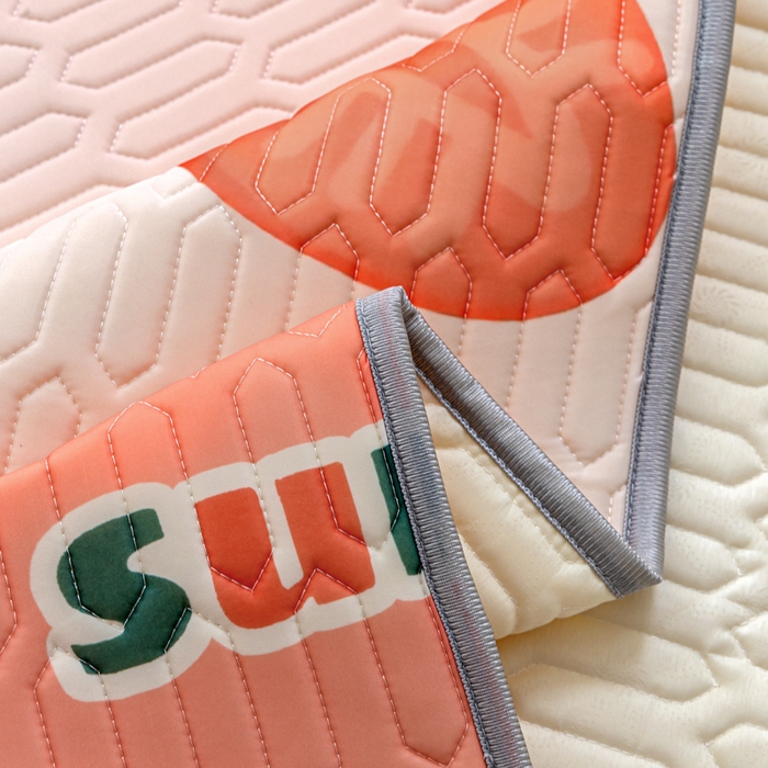 91家纺网 家纺一手货源 找家纺 默忆 2025新款凉感丝印花乳胶凉席 盛夏草莓