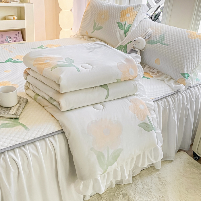 91家纺网 家纺一手货源 找家纺 康纳利2025新款A类冰豆豆床裙款凉席夏被四件套凉感丝空调被送买家秀 春之韵