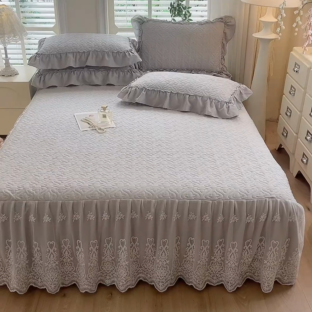 91家纺网 家纺一手货源 找家纺 花香四季家纺 2025新款夹棉绗缝床裙单件三件套法式四件套套件蕾丝公主风 灰色