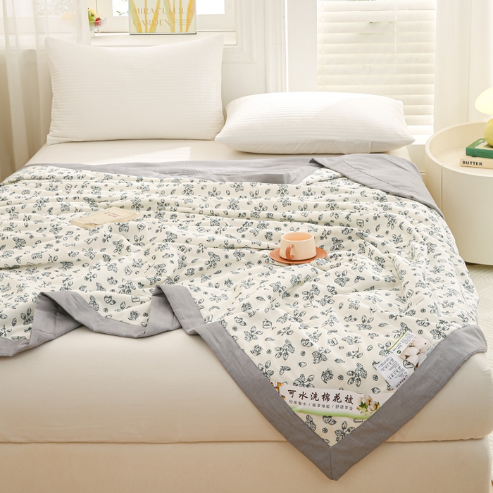 91家纺网 家纺一手货源 找家纺 锦鹭被业 2025新款A类里外全棉印花夏被 草莓园