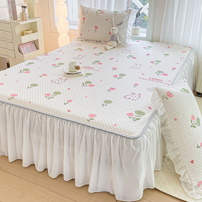 91家纺网 家纺一手货源 找家纺 康纳利2025新款A类冰豆豆床裙款凉席夏被四件套凉感丝空调被送买家秀 花间兔