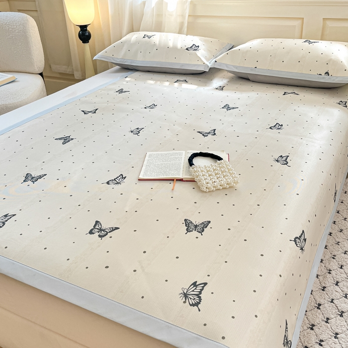 91家纺网 家纺一手货源 找家纺 绒艺席业 2025新款600D冰丝印花数码印花冰藤席赫本风系列 翩翩蝴蝶