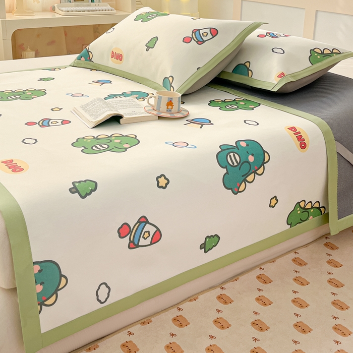 91家纺网 家纺一手货源 找家纺 绒艺席业 2025新款600D冰丝印花数码印花冰藤席卡通小清新系列 恐龙乐园