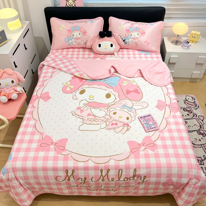 91家纺网 家纺一手货源 找家纺 暮思家居 2025新款正版授权A类大版数码印花三丽鸥可机洗1200D冰丝凉席可组合针织棉夏被四件套床笠款 床笠款-相框美乐蒂