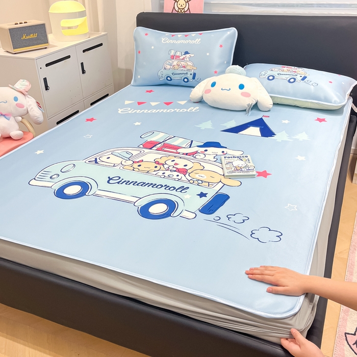 91家纺网 家纺一手货源 找家纺 暮思家居 2025新款正版授权A类大版数码印花三丽鸥可机洗1200D冰丝凉席可组合针织棉夏被四件套床笠款 床笠款-伙伴玉桂狗