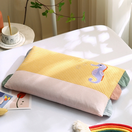 2025全棉水洗棉贴布绣儿童荞麦枕头幼儿园学生枕芯 黄小格
