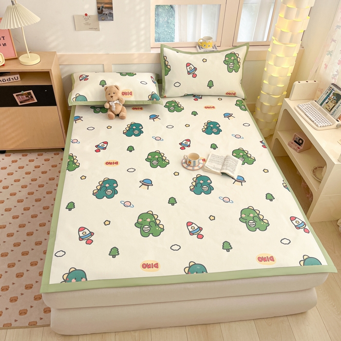 91家纺网 家纺一手货源 找家纺 绒艺席业 2025新款600D冰丝印花数码印花冰藤席卡通小清新系列 恐龙乐园