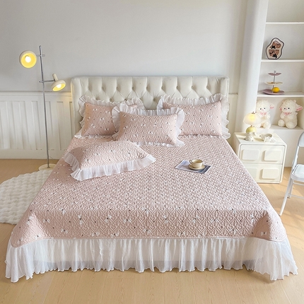 91家纺网 家纺一手货源 找家纺 宜凡家纺2025新款雪纺花边印花夹棉床盖三件套 梦柔