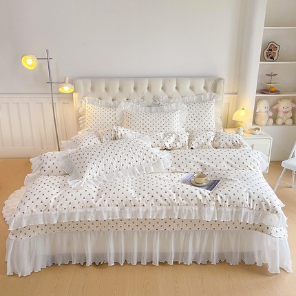 91家纺网 家纺一手货源 找家纺 宜凡家纺2025新款雪纺花边印花夹棉床盖三件套四件套 小小樱桃