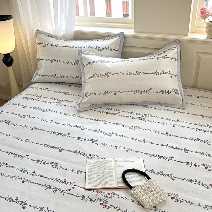 91家纺网 家纺一手货源 找家纺 绒艺席业 2025新款600D冰丝印花数码印花冰藤席赫本风系列 昨日情书