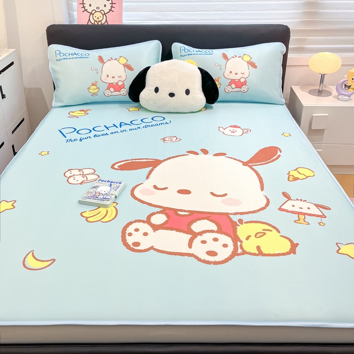 91家纺网 家纺一手货源 找家纺 暮思家居 2025新款正版授权A类大版数码印花三丽鸥可机洗1200D冰丝凉席可组合针织棉夏被四件套床笠款 床笠款-呆萌帕恰狗