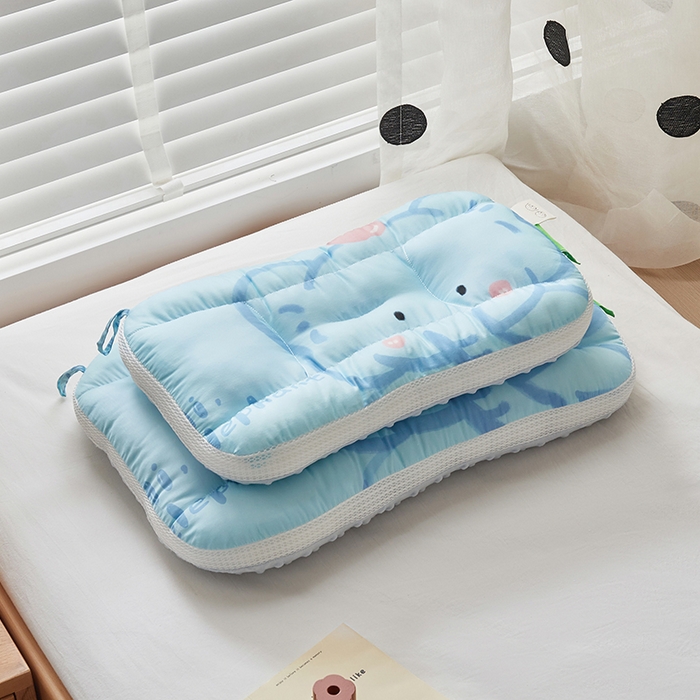 91家纺网 家纺一手货源 找家纺 2025新款A类大版卡通手绘AB版儿童豆豆枕枕芯系列 苹果象40*60cm/只