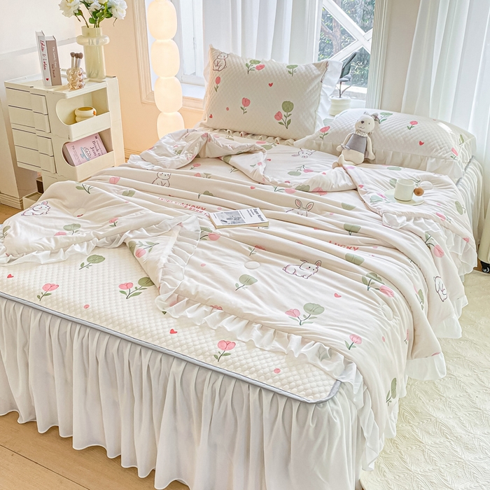 91家纺网 家纺一手货源 找家纺 康纳利2025新款A类冰豆豆床裙款凉席夏被四件套凉感丝空调被送买家秀 花间兔