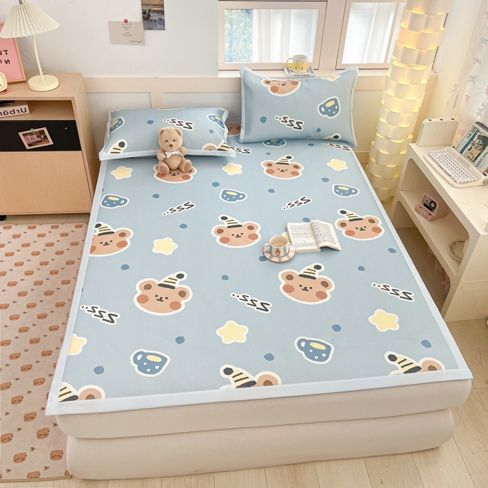 91家纺网 家纺一手货源 找家纺 绒艺席业 2025新款600D冰丝印花数码印花冰藤席卡通小清新系列 晚安小熊