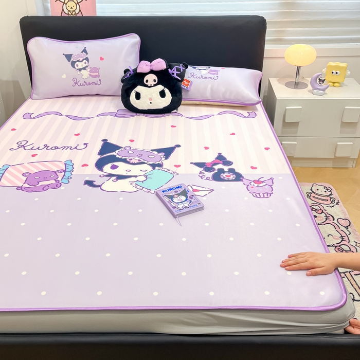 91家纺网 家纺一手货源 找家纺 暮思家居 2025新款正版授权A类大版数码印花三丽鸥可机洗1200D冰丝凉席可组合针织棉夏被四件套床笠款 床笠款-甜蜜库洛米