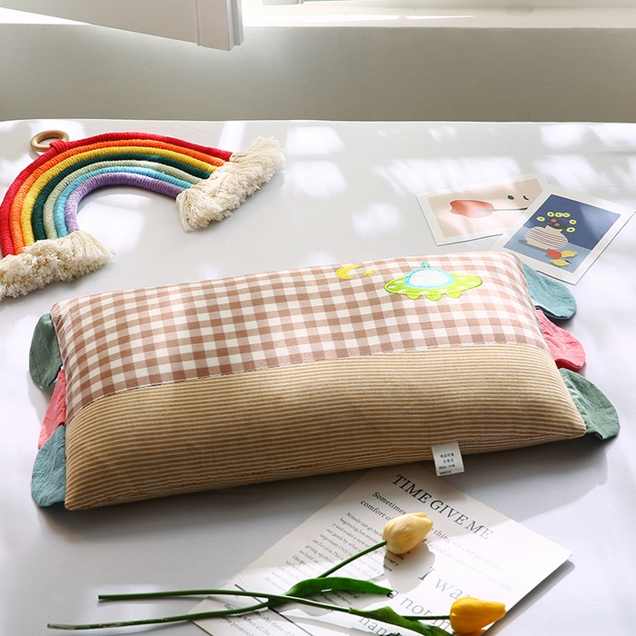 91家纺网 家纺一手货源 找家纺 2025全棉水洗棉贴布绣儿童荞麦枕头幼儿园学生枕芯 主图