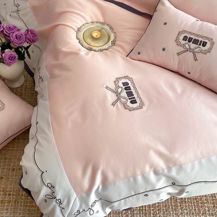 91家纺网 家纺一手货源 找家纺 品家居2025新款高支高密贡缎长绒棉四件套 觅-粉